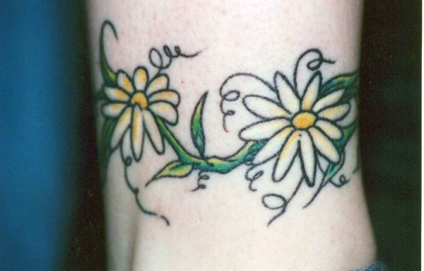 Daisies on anklet tattoo