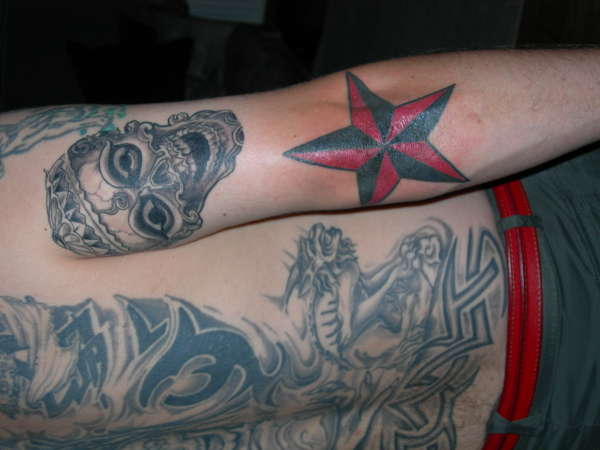 star and skull tattoo