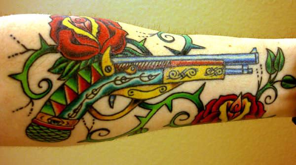 pistola and flowers tattoo