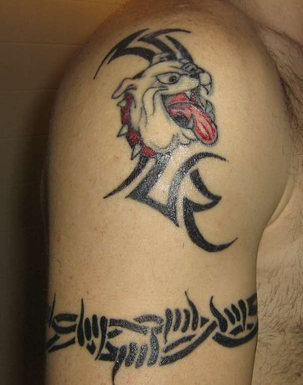 bulldog, armband tattoo