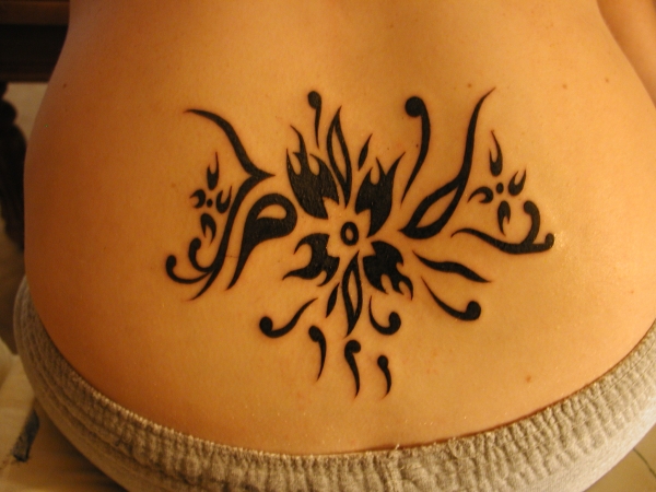 tribal flowery design tattoo
