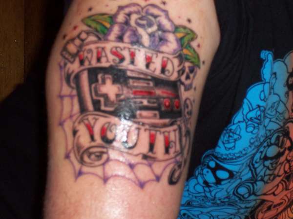 Wasted youth - life devotion to video games and oldschool tattoo