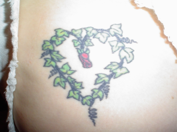Jen's Ivy Heart tattoo