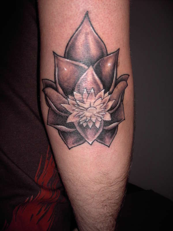 my lotusflower on my elbow.. made 26/7 07 tattoo