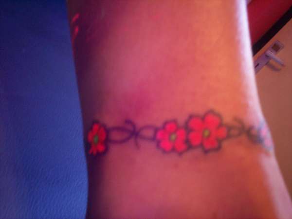 UV daisy anklet tattoo