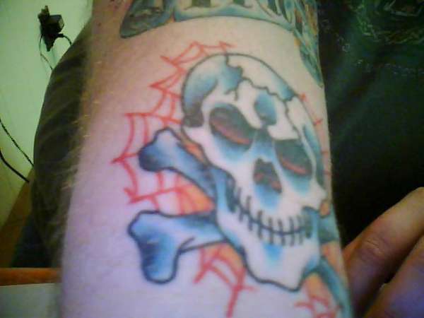 basic skull and cross bones tattoo