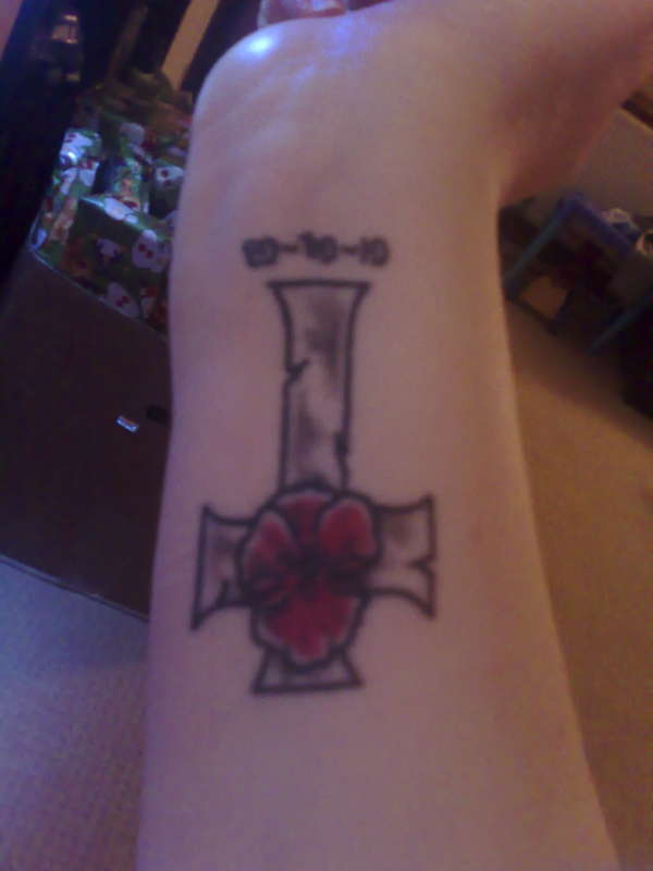 Memorial Cross with poppy tattoo