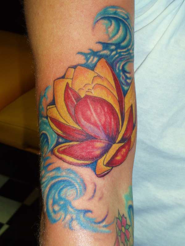 free hand color tattoo