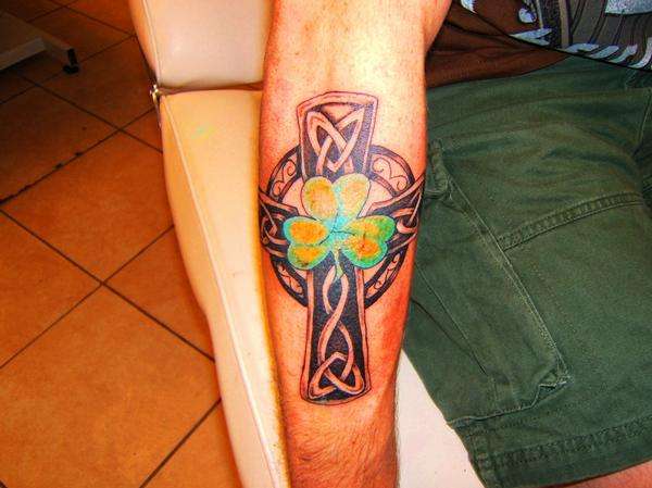 Celti cross crap tattoo