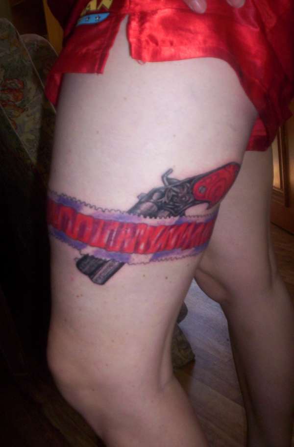 Sue's garter and deringer tattooed by lex tattoo