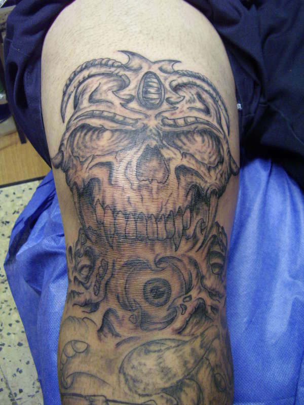 biomechanic skull tattoo