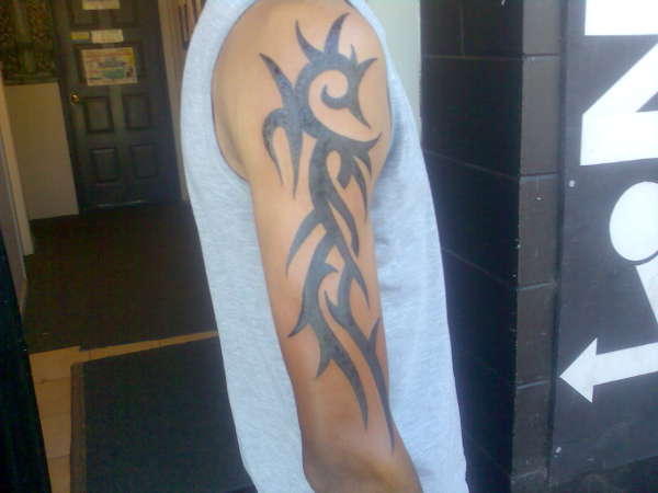 tribal arm tattoo