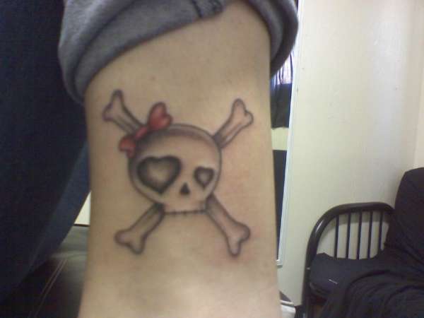 skull and crossbones with bow tattoo