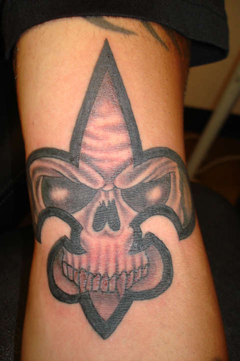 Fleur De Lis Skull tattoo