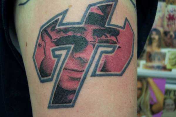 Motorheads guitarist in a red Judas Priest logo tattoo