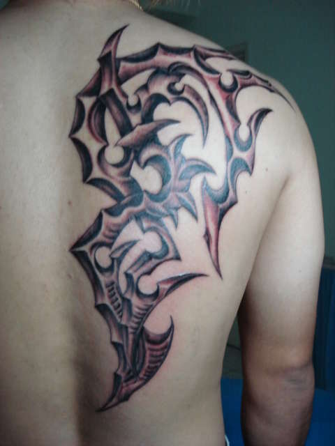 biomopic/tribal tattoo