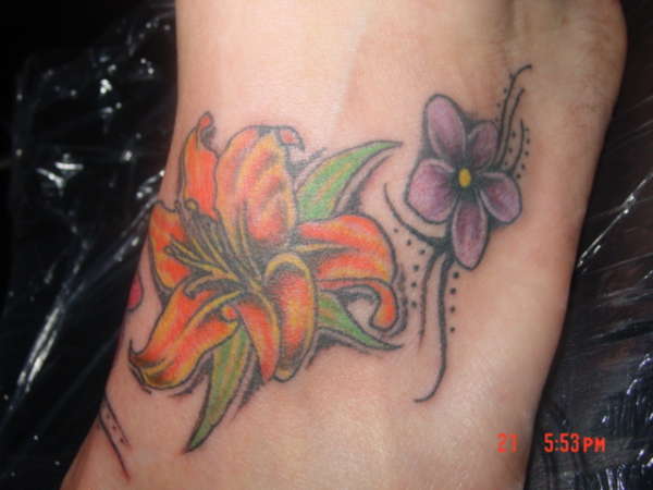 FLOWERS ON FOOT tattoo