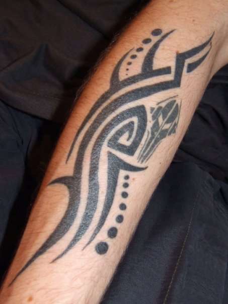 random tribal swirls tattoo