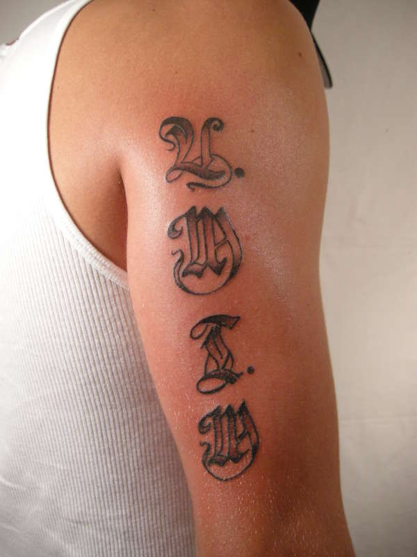 Initialen tattoo