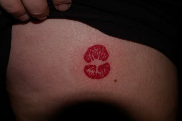Love my kisses tattoo