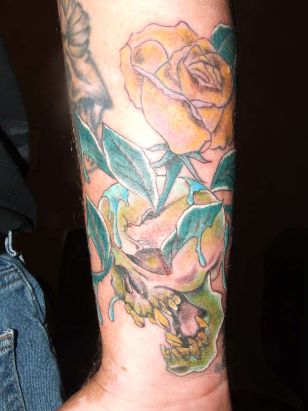 skull/rose tattoo