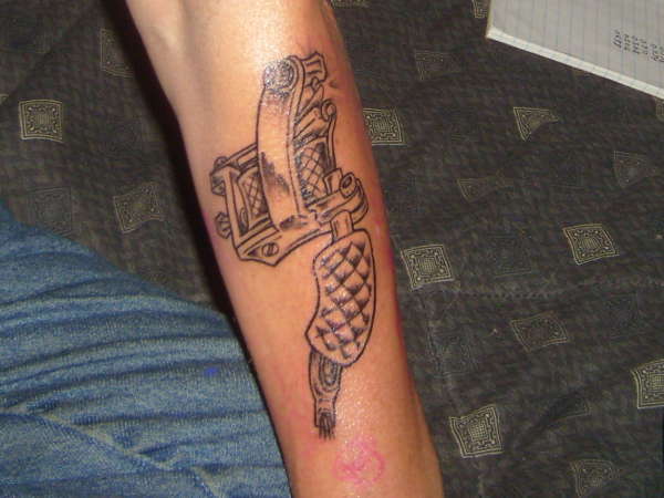 First sitting/Swingate machine tattoo