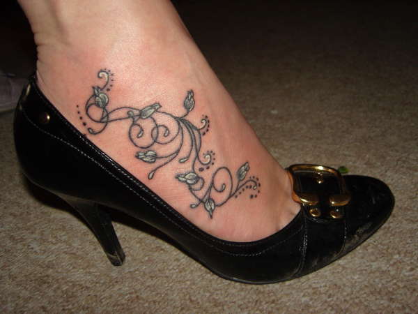 Rosebuds - foot tattoo