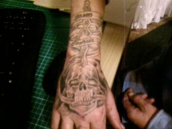 hand tatt tattoo
