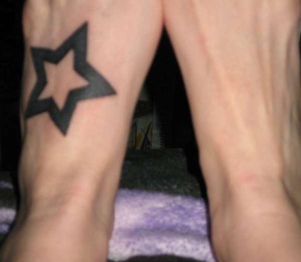 Star outline on foot tattoo