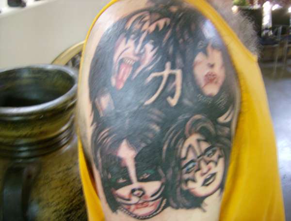 kisses tattoo