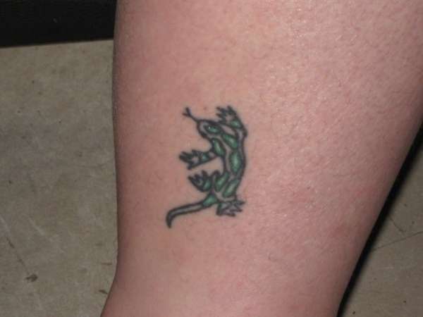 leg lizzard tattoo