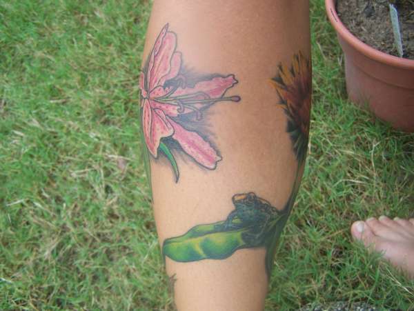 Tree Frog and flower tattoo