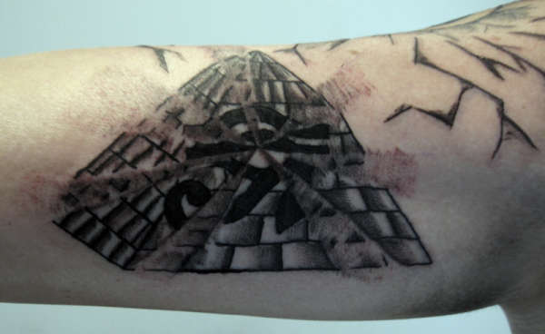 pyramid tattoo tattoo