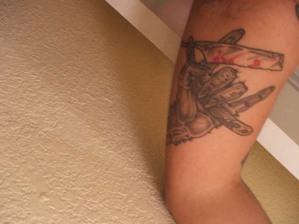 straight razor tattoo