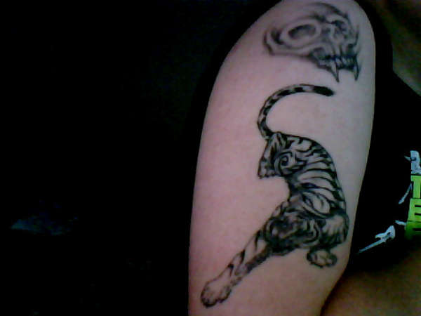the skull still needs work... tattoo