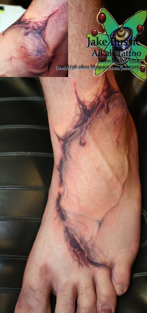 Pastors bear trap wound tattoo
