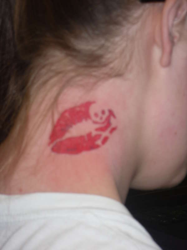 lips tattoo