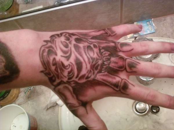 skull and fingure bones tattoo